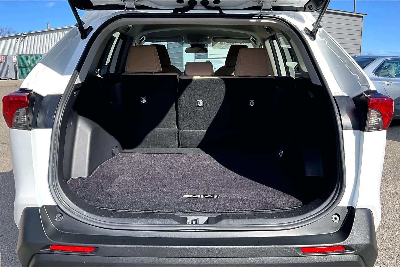 Certified 2021 Toyota RAV4 LE w/ Carpet Mat Package (TMS) AWD/4WD image 30