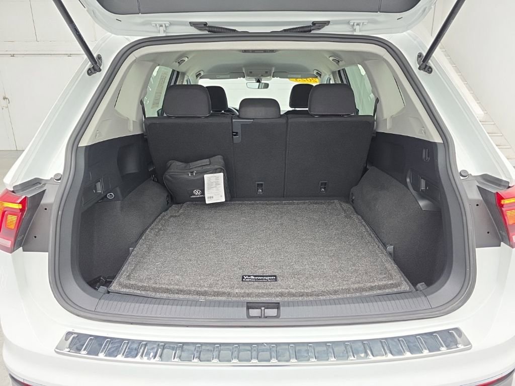Used 2023 Volkswagen Tiguan S image 44