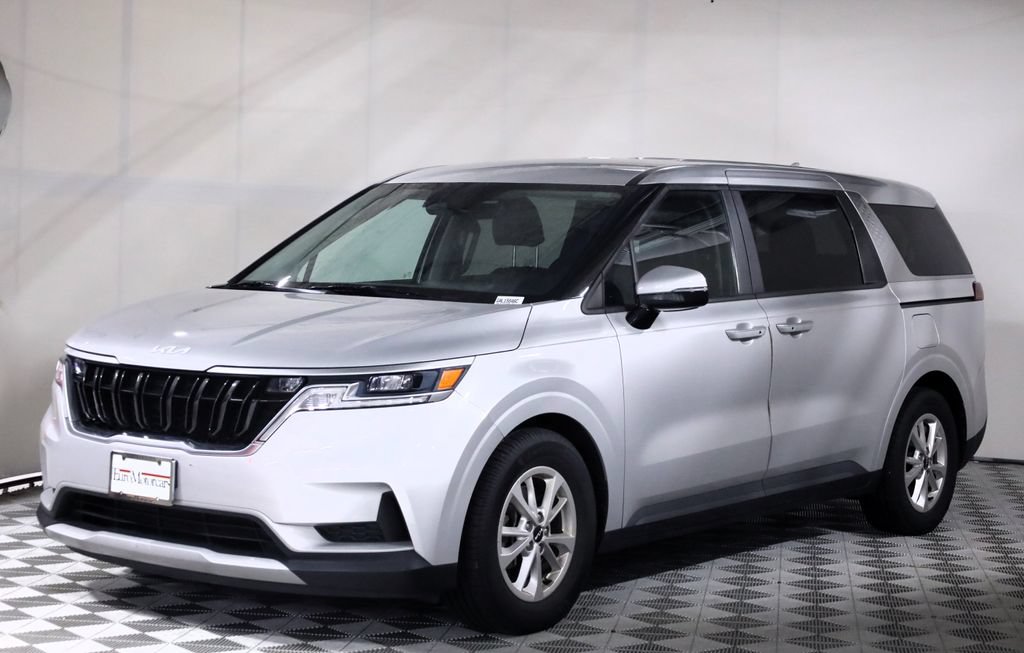 Used 2022 Kia Carnival LX FWD image 3