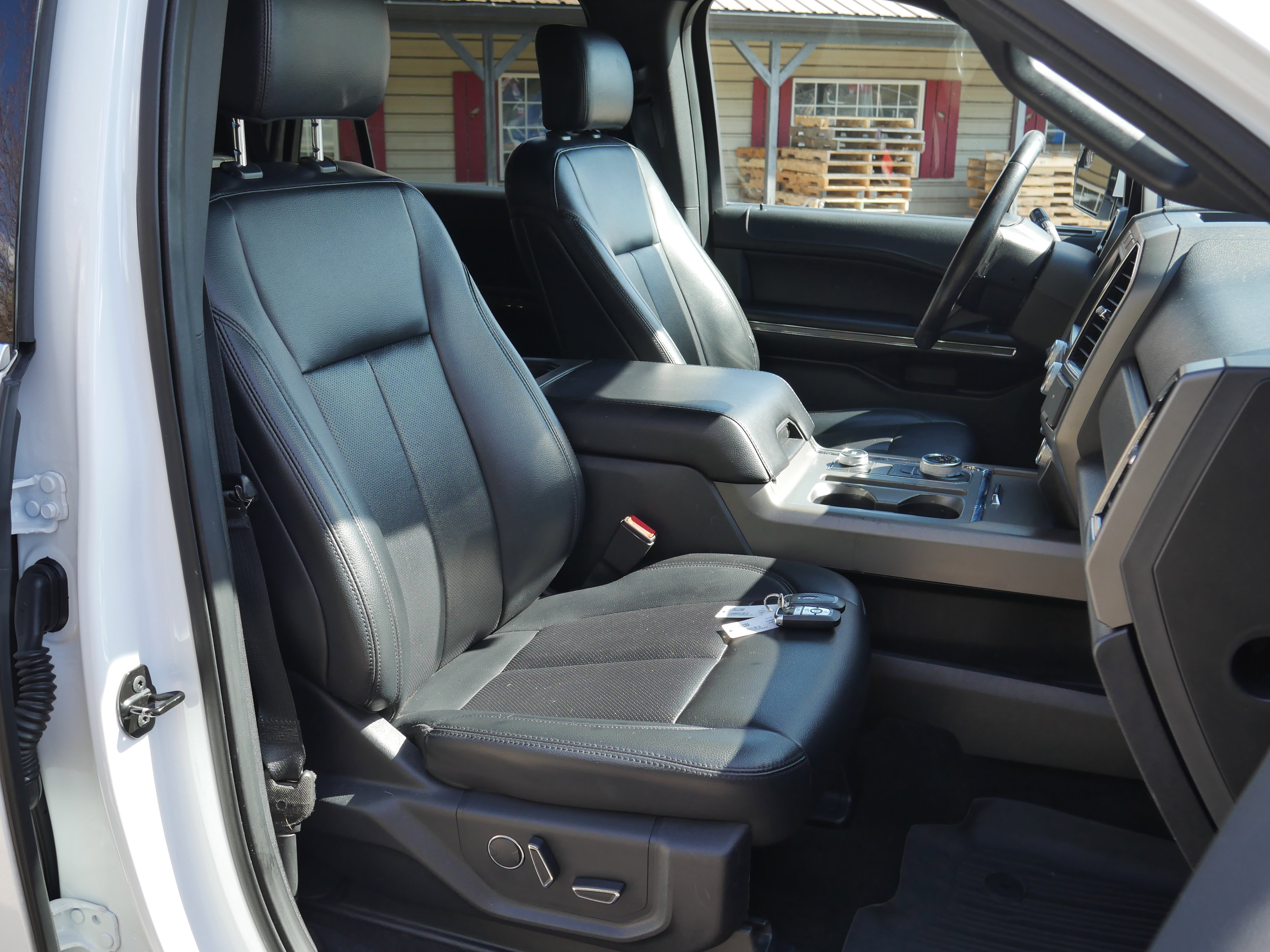 Used 2019 Ford Expedition XLT w/ Equipment Group 201A AWD/4WD image 26