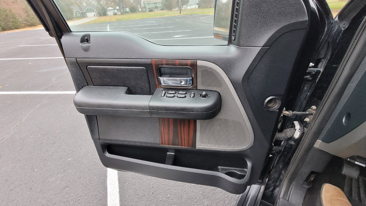 Used 2006 Lincoln Mark LT 4x4 image 11