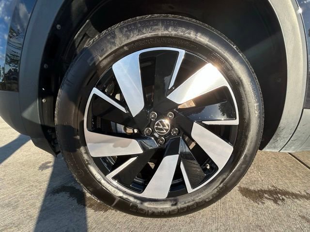 Used 2025 Volkswagen Atlas Cross Sport SE AWD/4WD image 36