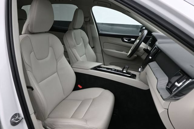 Used 2024 Volvo XC60 B5 Plus w/ Protection Package Premier AWD/4WD image 27
