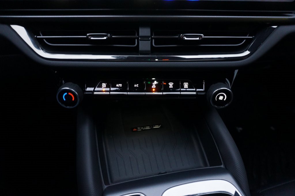 Used 2025 Chevrolet Equinox EV RS image 16