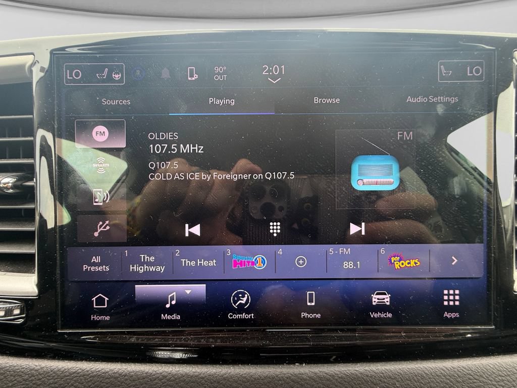 Used 2024 Chrysler Pacifica Touring-L FWD image 26