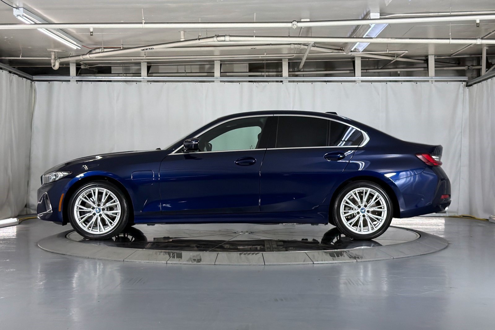 Used 2024 BMW 330e w/ Convenience Package RWD image 2