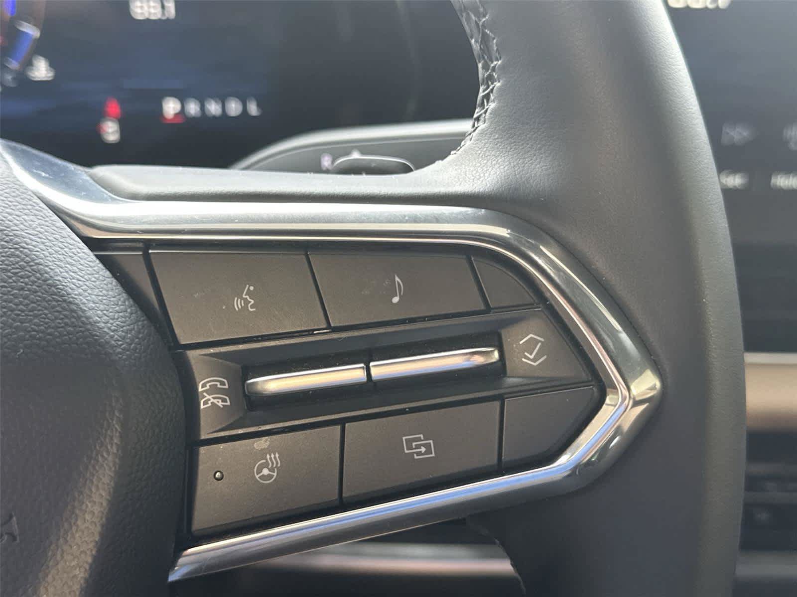 Used 2025 Chevrolet Equinox ACTIV AWD/4WD image 23