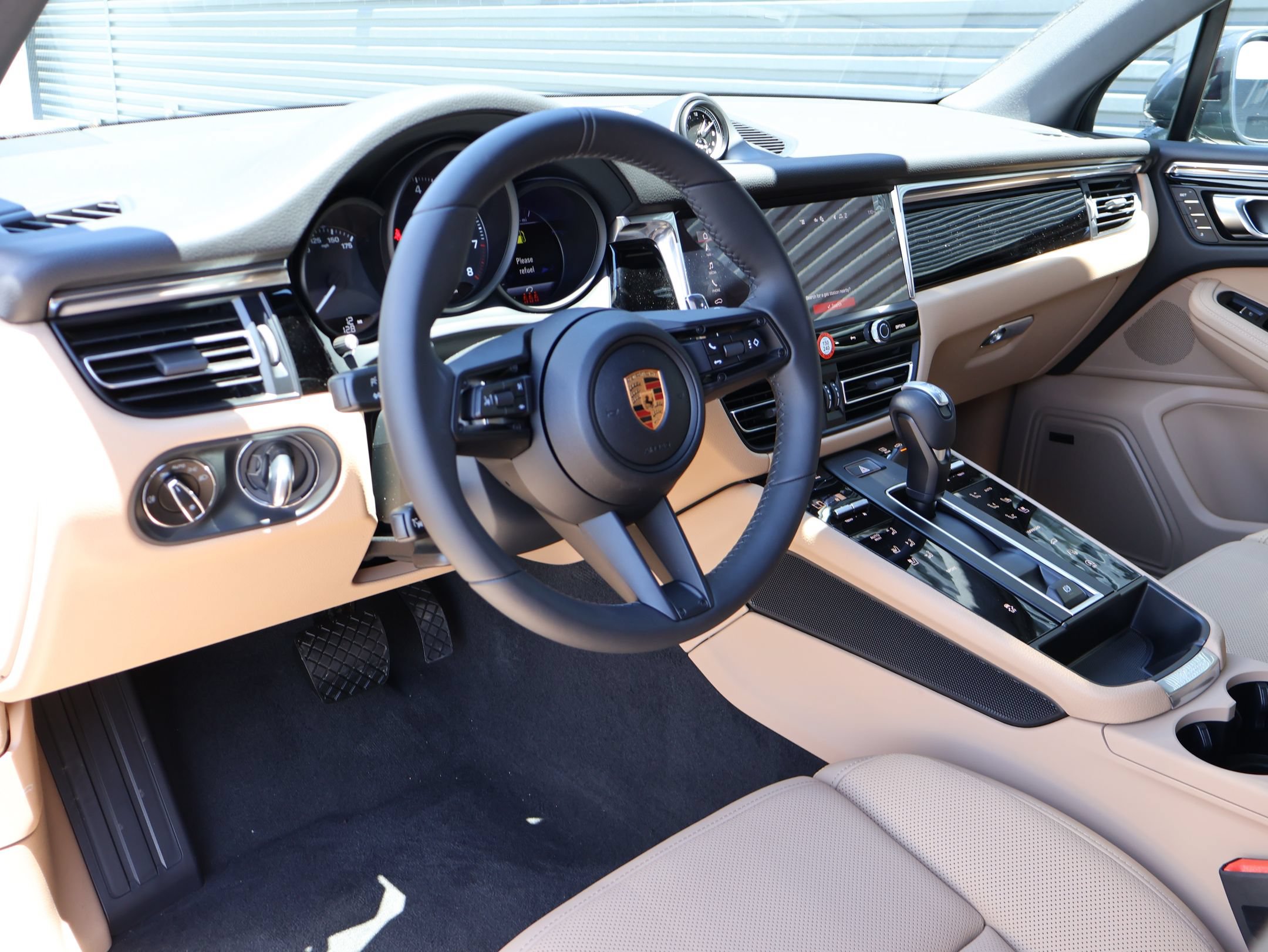 New 2026 Porsche Macan AWD/4WD image 4