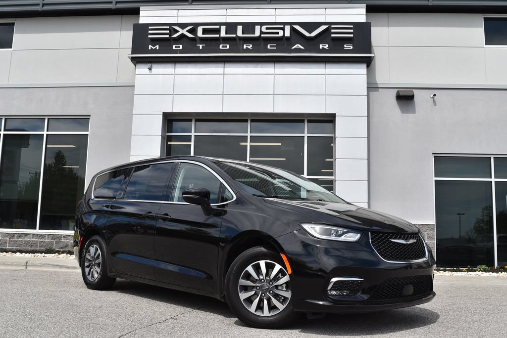 Used 2024 Chrysler Pacifica Limited