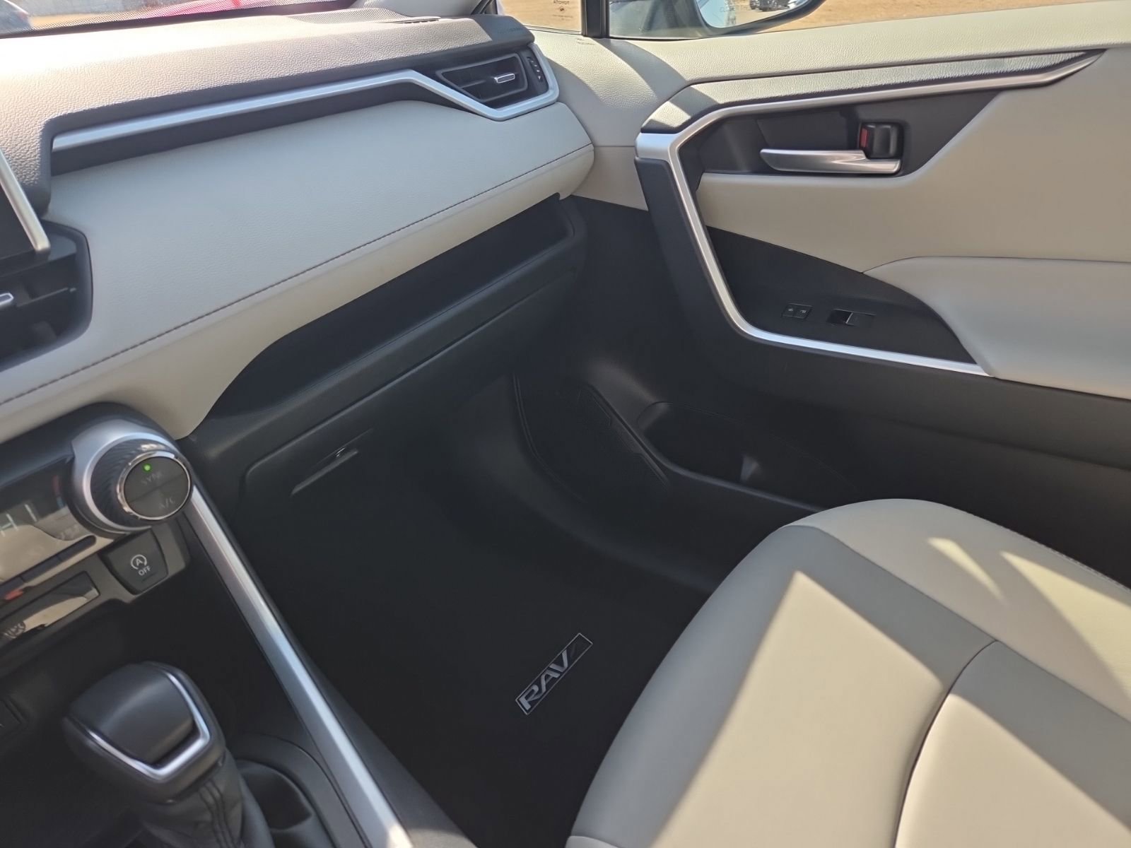 Used 2023 Toyota RAV4 XLE Premium image 13