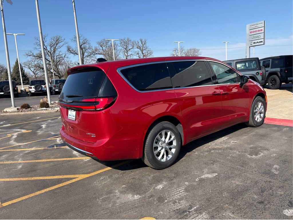 New 2026 Chrysler Pacifica Limited image 3