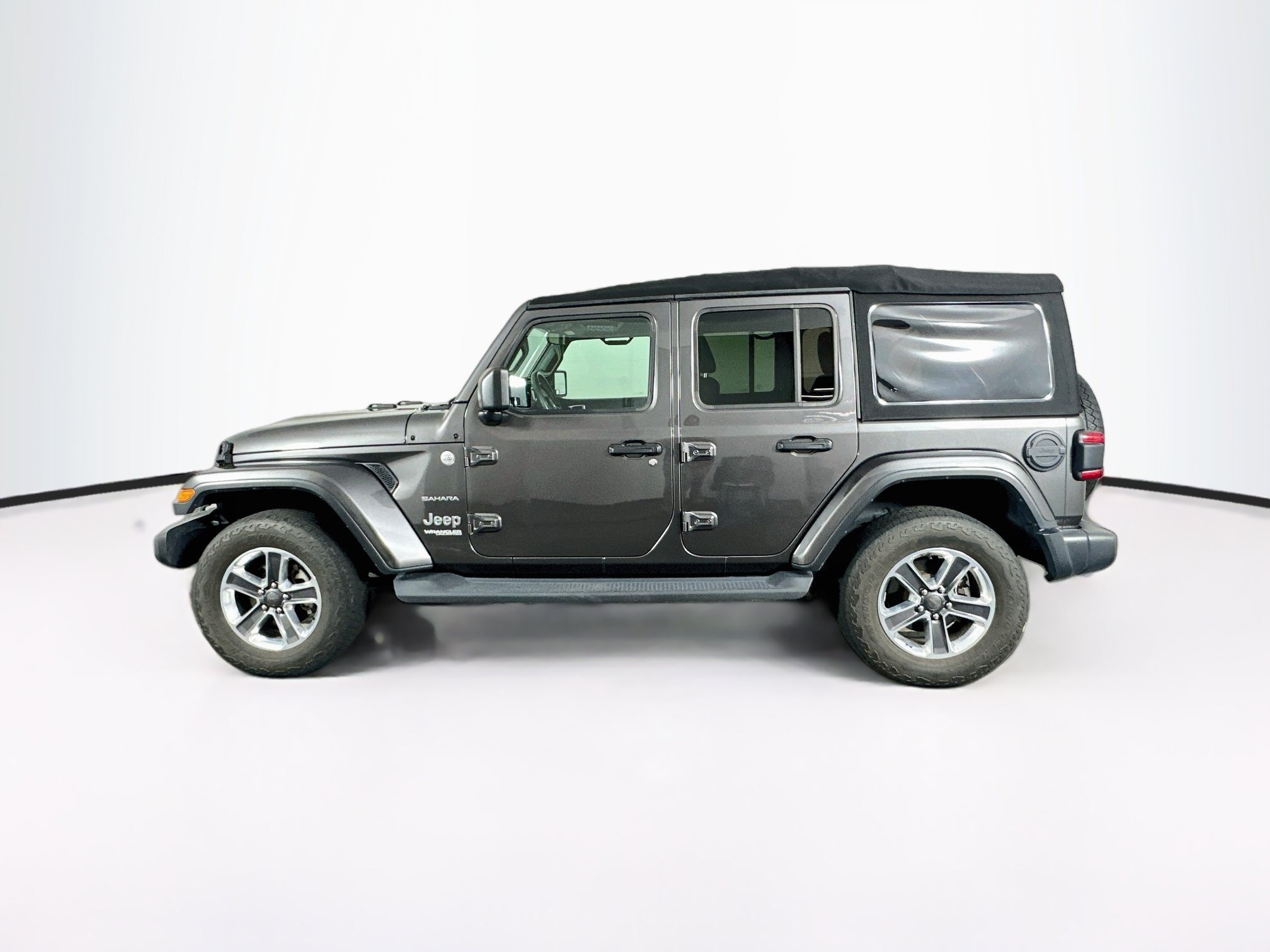 Used 2018 Jeep Wrangler Unlimited Sahara w/ Cold Weather Group AWD/4WD image 4