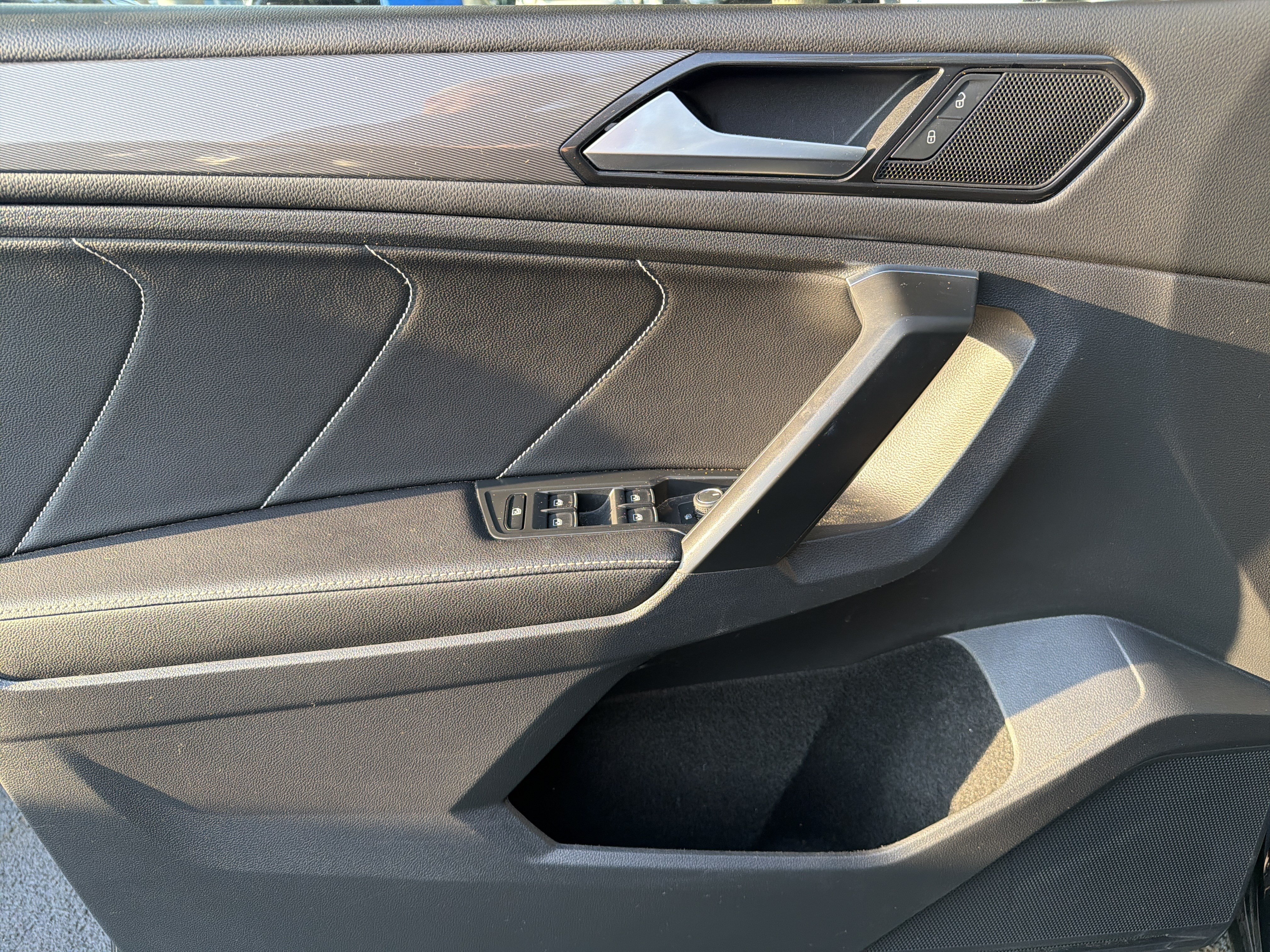 Used 2022 Volkswagen Tiguan SE FWD image 13