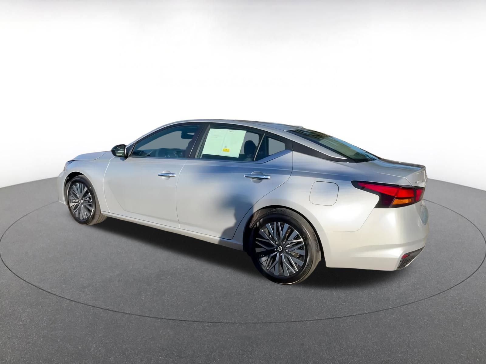 Used 2024 Nissan Altima 2.5 SV image 10