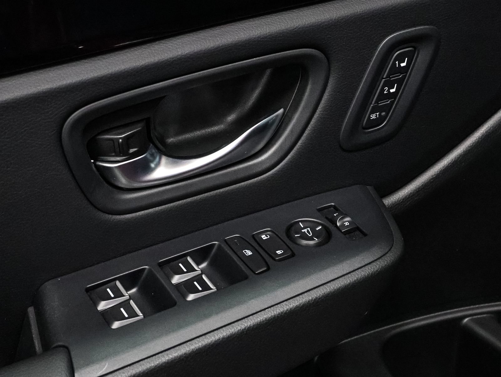 Used 2025 Honda Pilot EX-L image 19