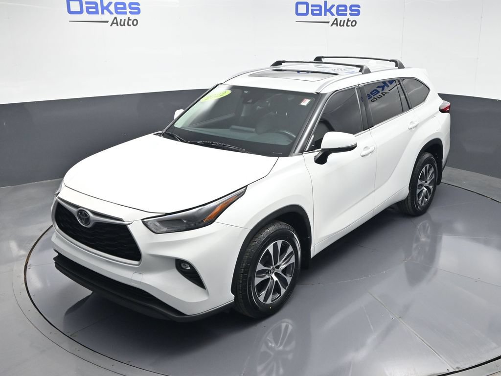 Used 2022 Toyota Highlander XLE AWD/4WD image 49