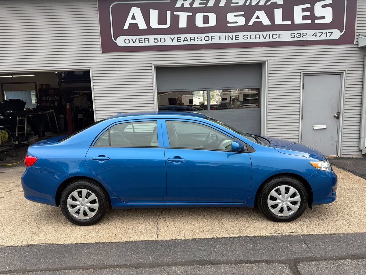 Used 2010 Toyota Corolla XLE FWD image 2