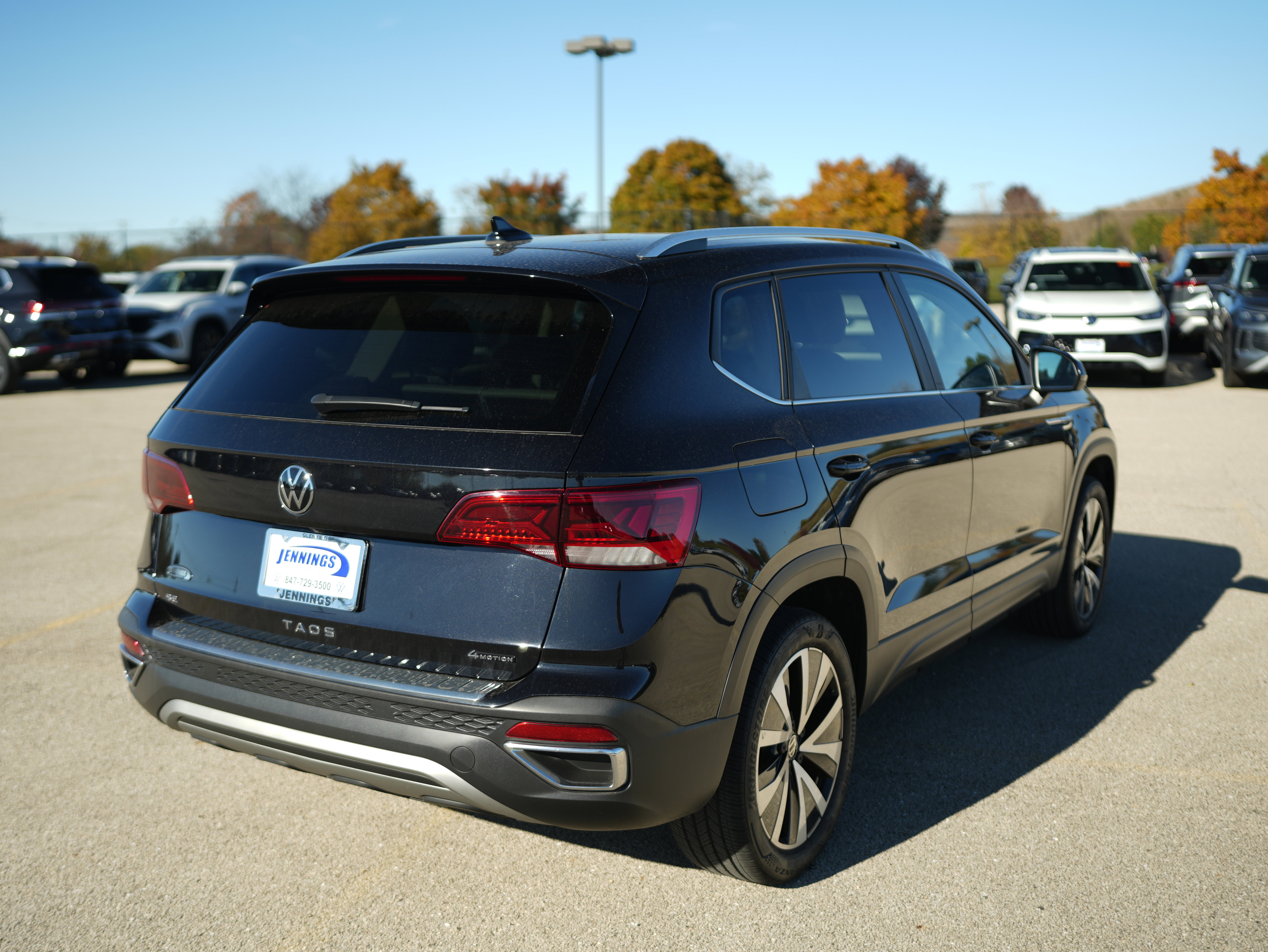 Used 2022 Volkswagen Taos SE w/ IQ.Drive SE Package image 8