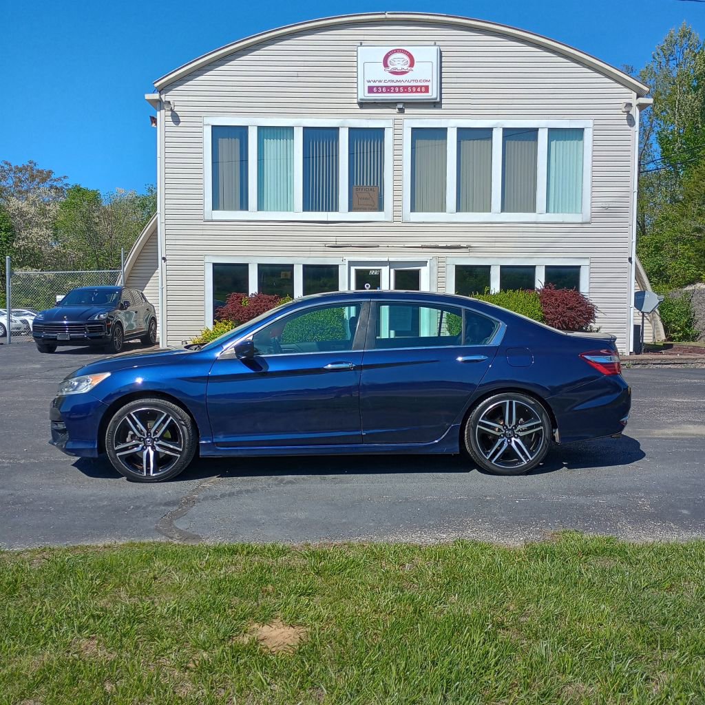Used 2017 Honda Accord Sport image 2