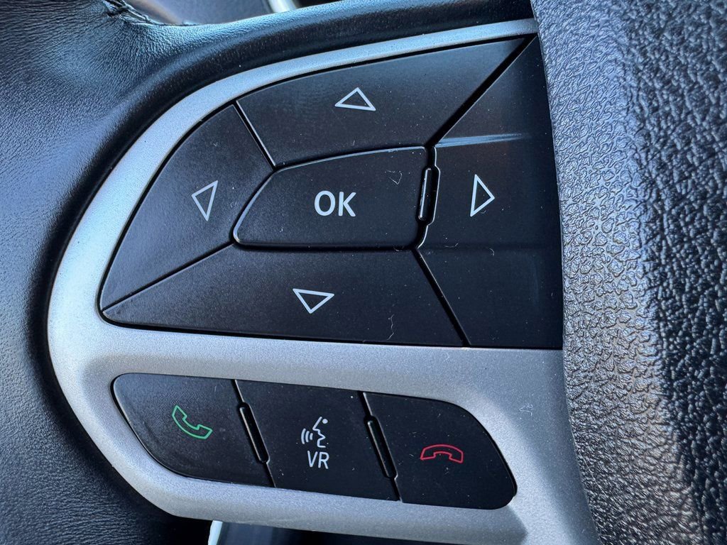 Used 2017 Jeep Cherokee Latitude w/ Comfort/Convenience Group image 47