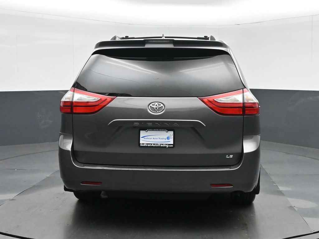 Used 2018 Toyota Sienna LE w/ Carpet Mat Package FWD image 6