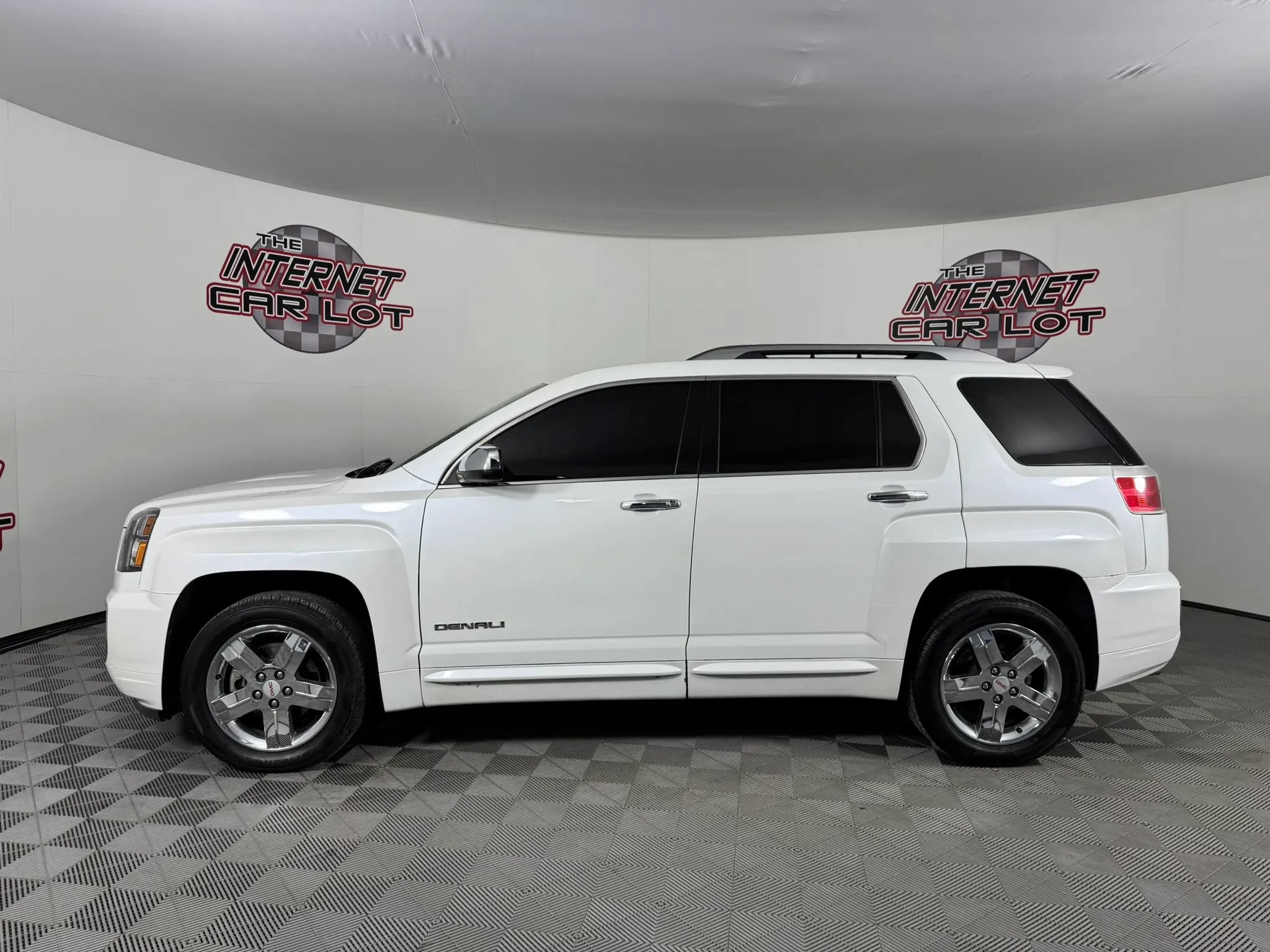 Used 2017 GMC Terrain Denali FWD image 4