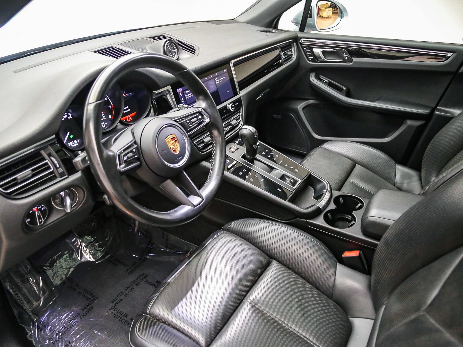 Certified 2022 Porsche Macan AWD/4WD image 4