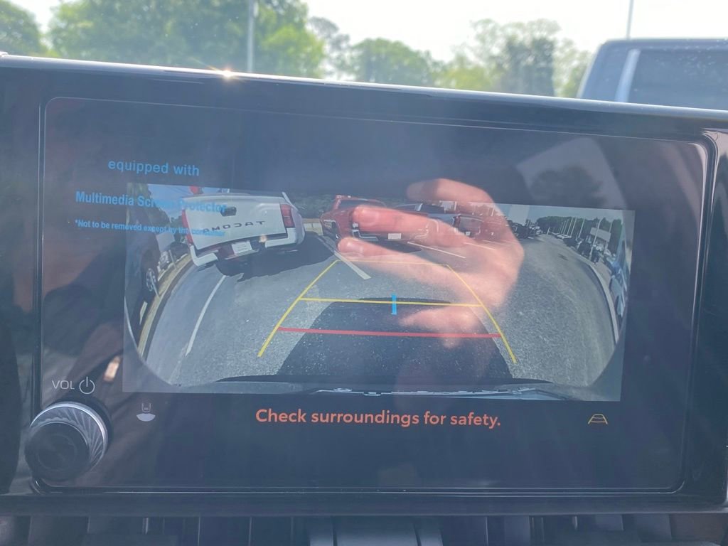 Used 2025 Toyota RAV4 LE image 28