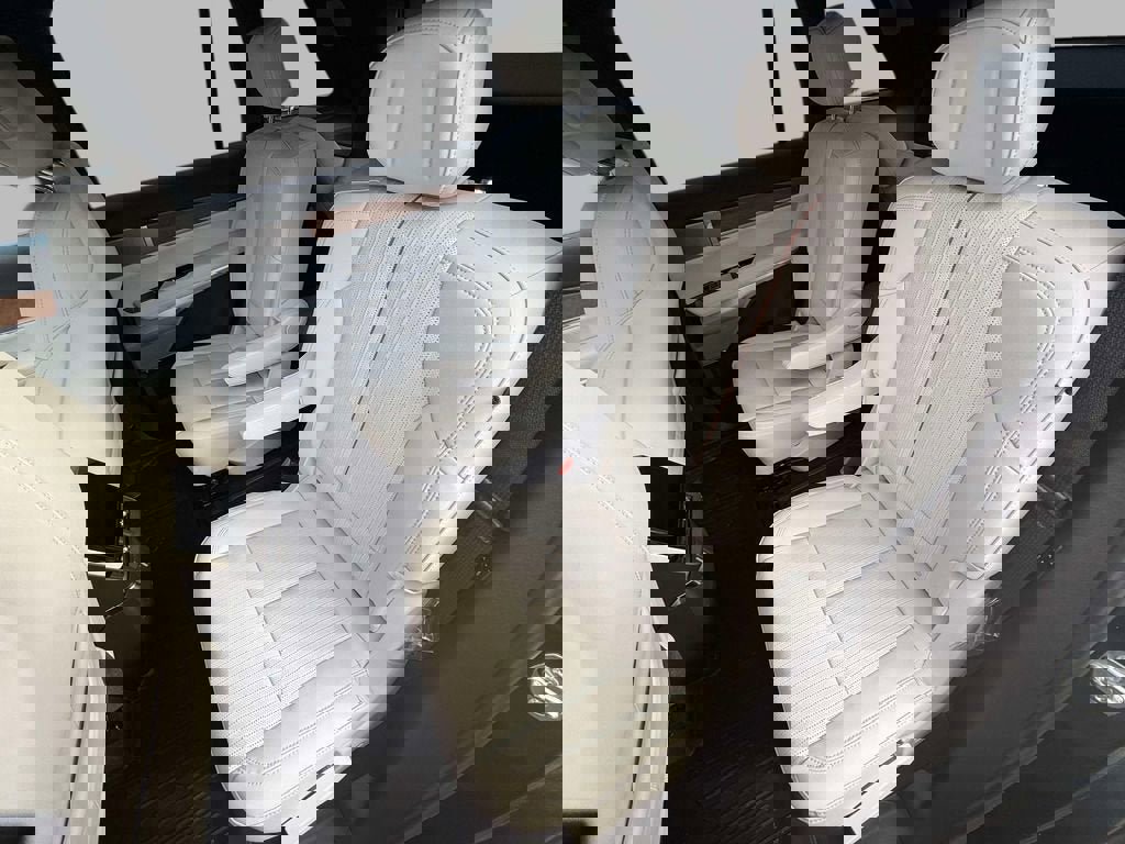 New 2026 Cadillac Vistiq Luxury w/ LPO, Floor Liner Package image 13