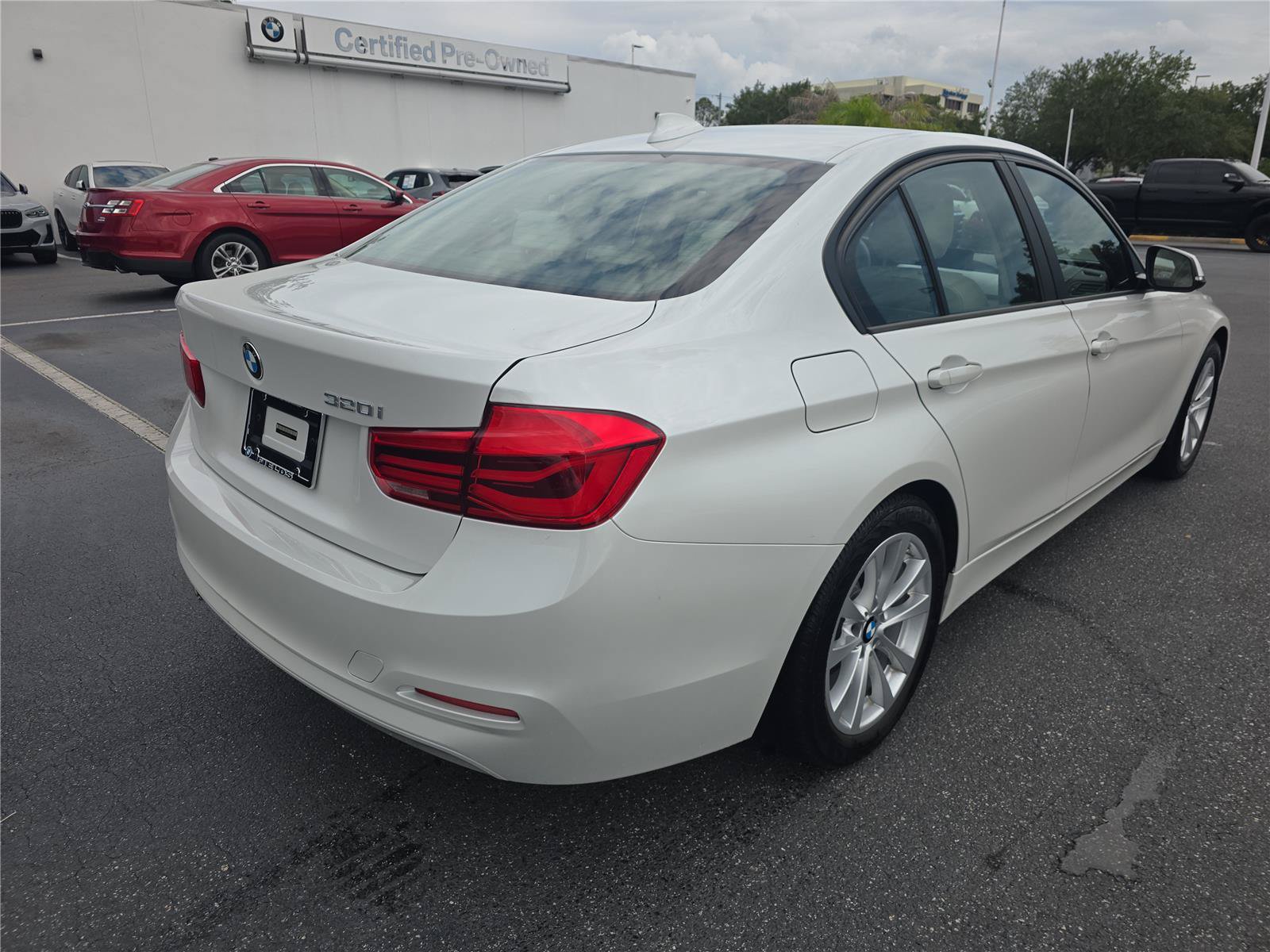 Used 2018 BMW 320i Sedan RWD image 3