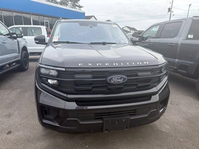 Used 2025 Ford Expedition Active AWD/4WD image 4