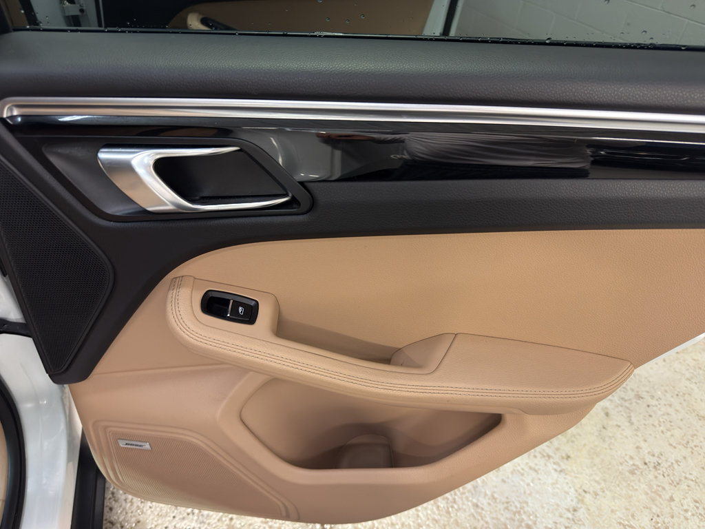 Used 2021 Porsche Macan AWD/4WD image 27