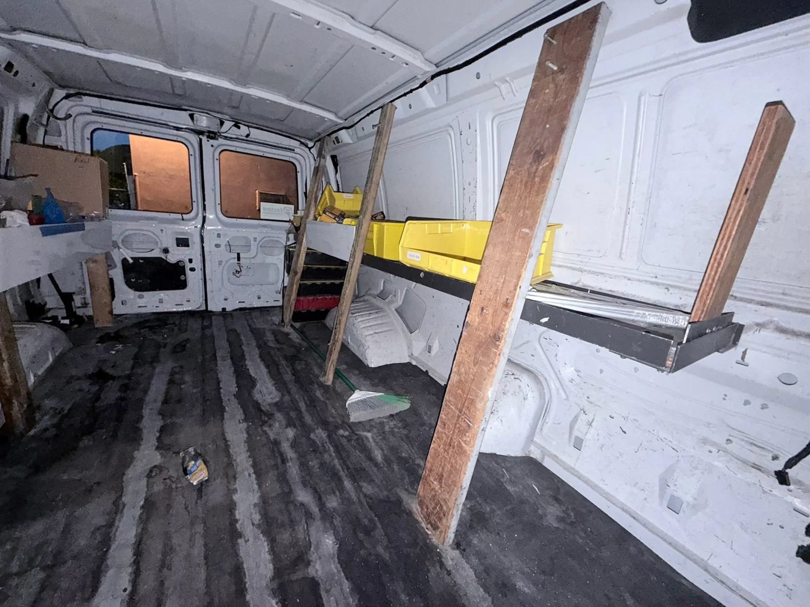 Used 2006 Ford E-250 and Econoline 250 RWD image 18