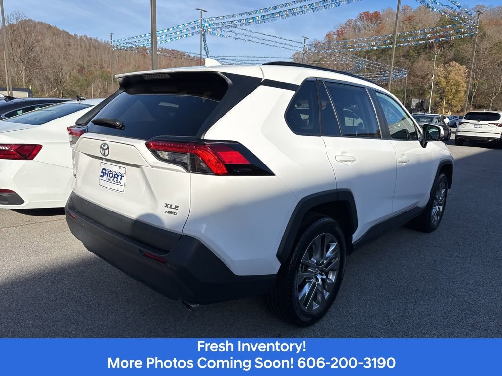 Used 2020 Toyota RAV4 XLE Premium image 6