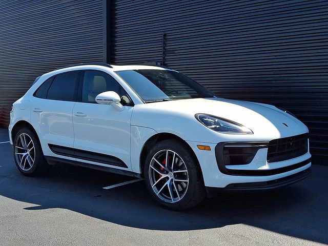 Certified 2022 Porsche Macan S AWD/4WD image 9