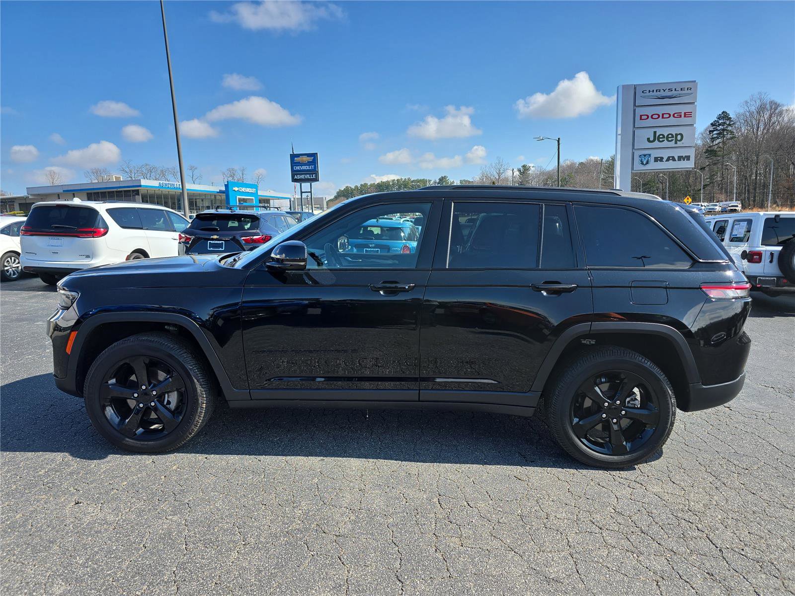 Used 2023 Jeep Grand Cherokee Altitude image 7