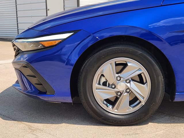 Used 2025 Hyundai Elantra SE FWD image 8