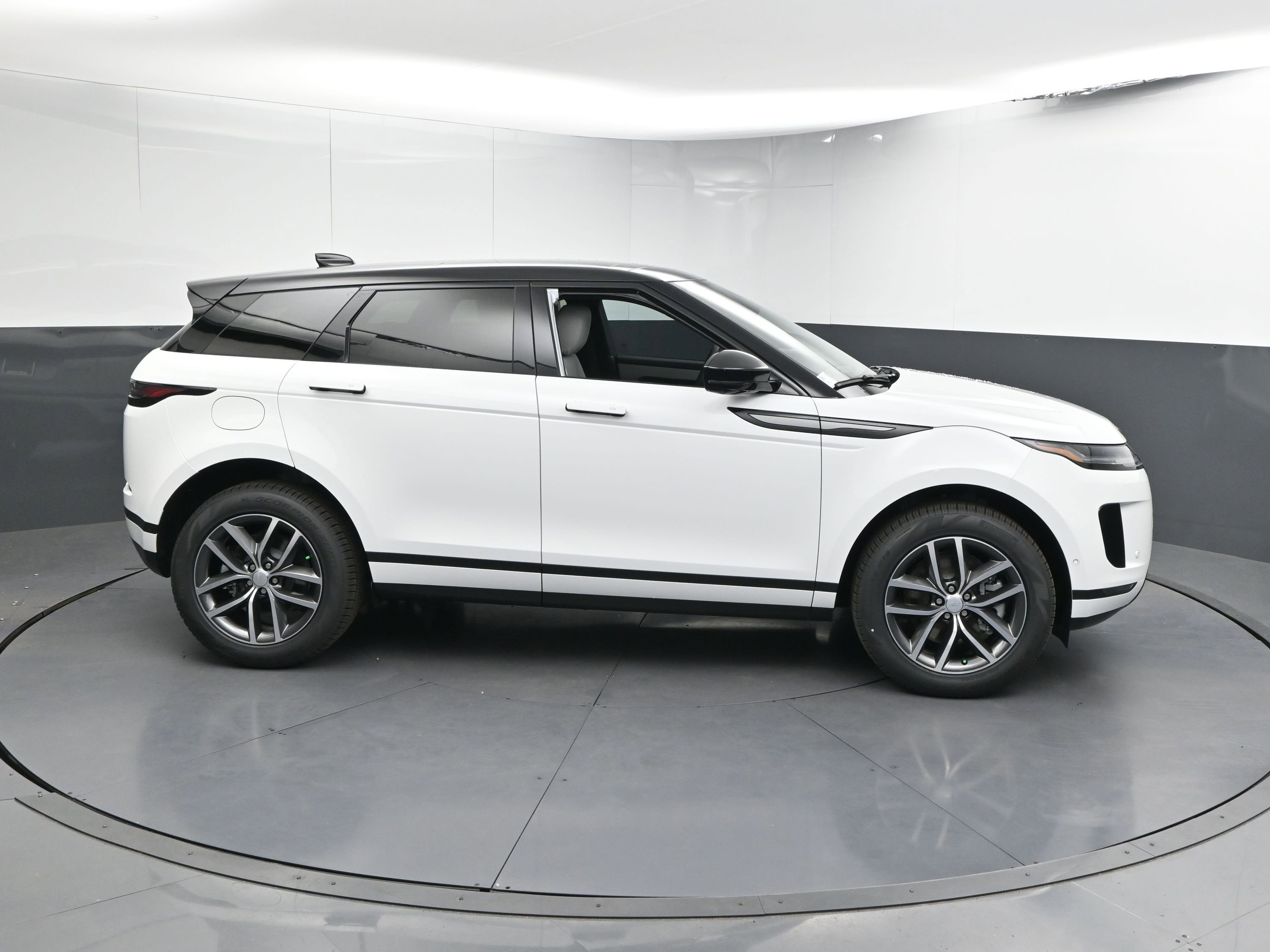 New 2026 Land Rover Range Rover Evoque S image 23