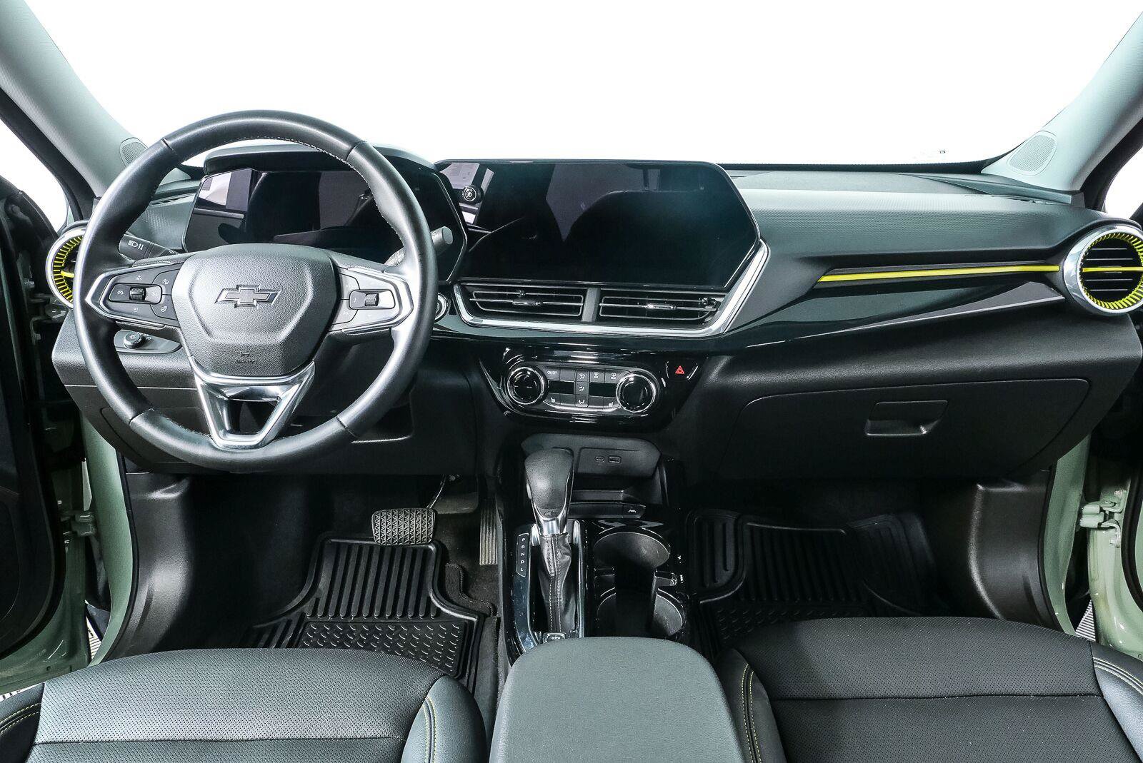 Used 2024 Chevrolet Trax ACTIV w/ Sunroof Package FWD image 17