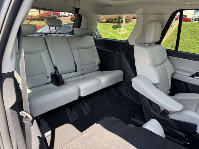 Certified 2025 Ford Expedition Platinum w/ Driver's Package AWD/4WD image 13