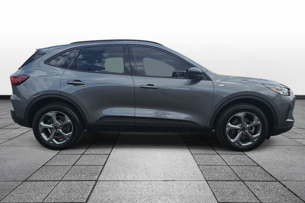 Used 2025 Ford Escape ST-Line w/ Equipment Group 301A FWD image 4
