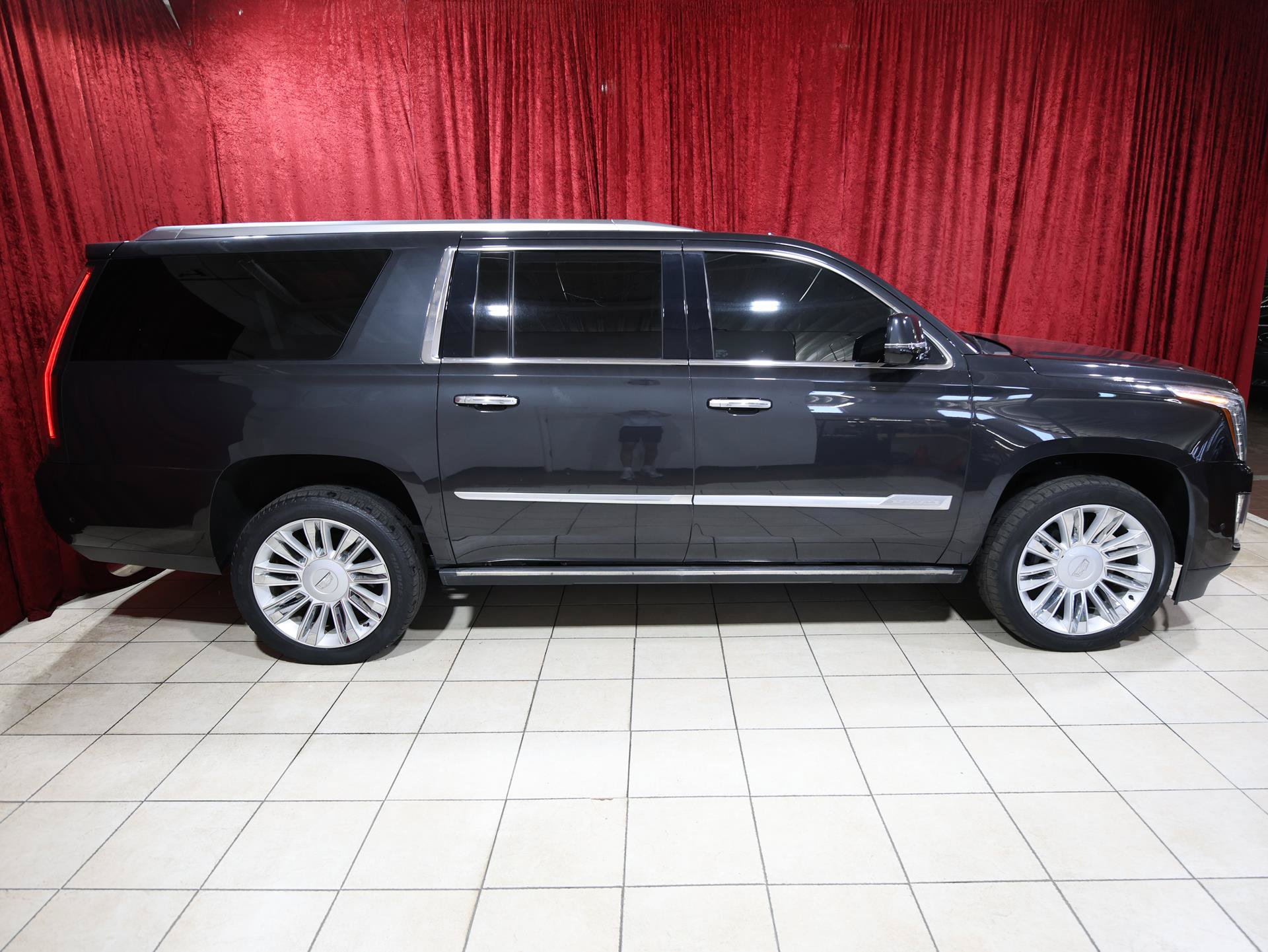 Used 2019 Cadillac Escalade ESV Platinum RWD image 8