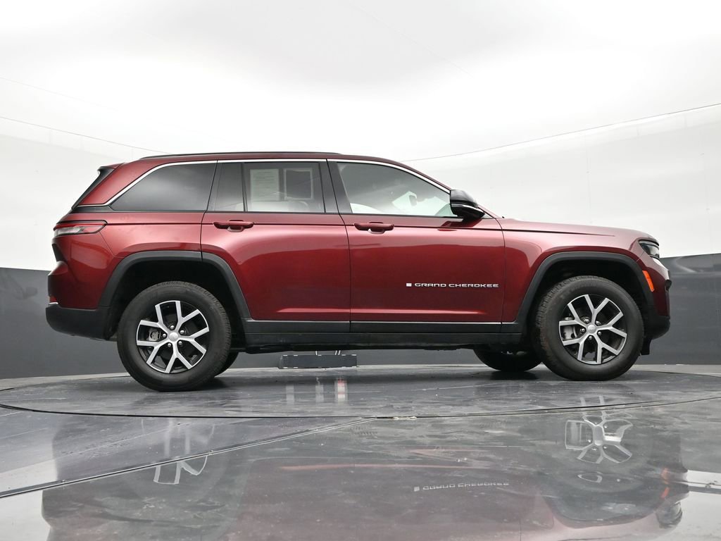Used 2024 Jeep Grand Cherokee Limited AWD/4WD image 25