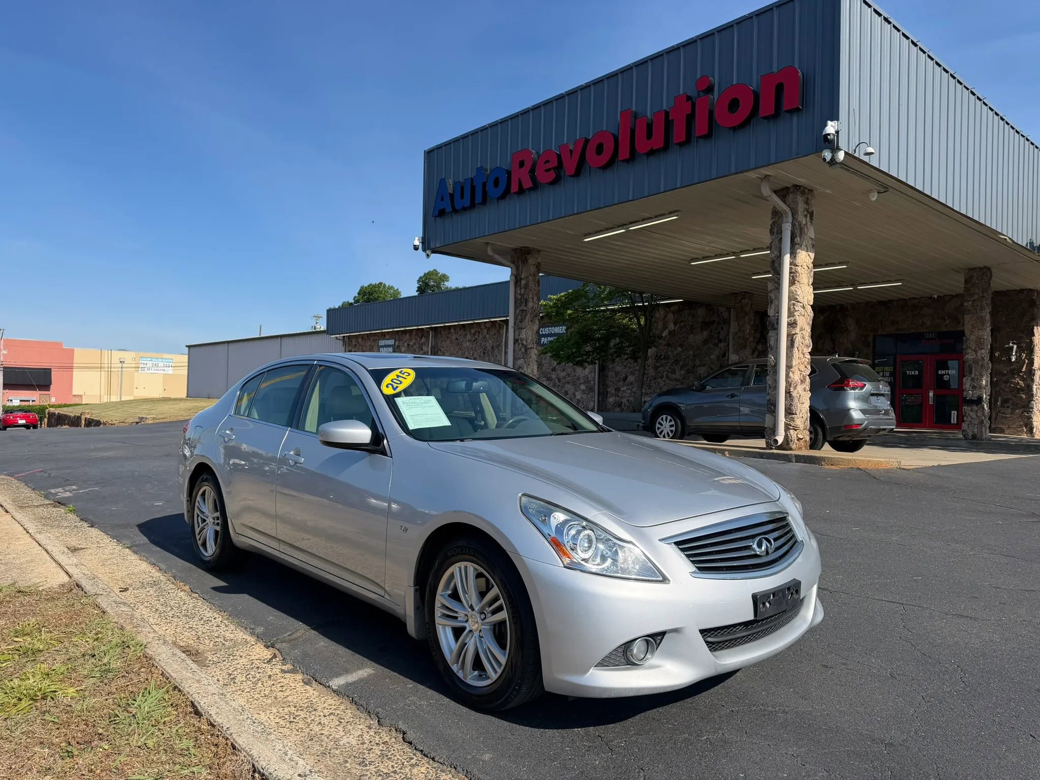 Used 2015 INFINITI Q40 AWD w/ Navigation Package image 1