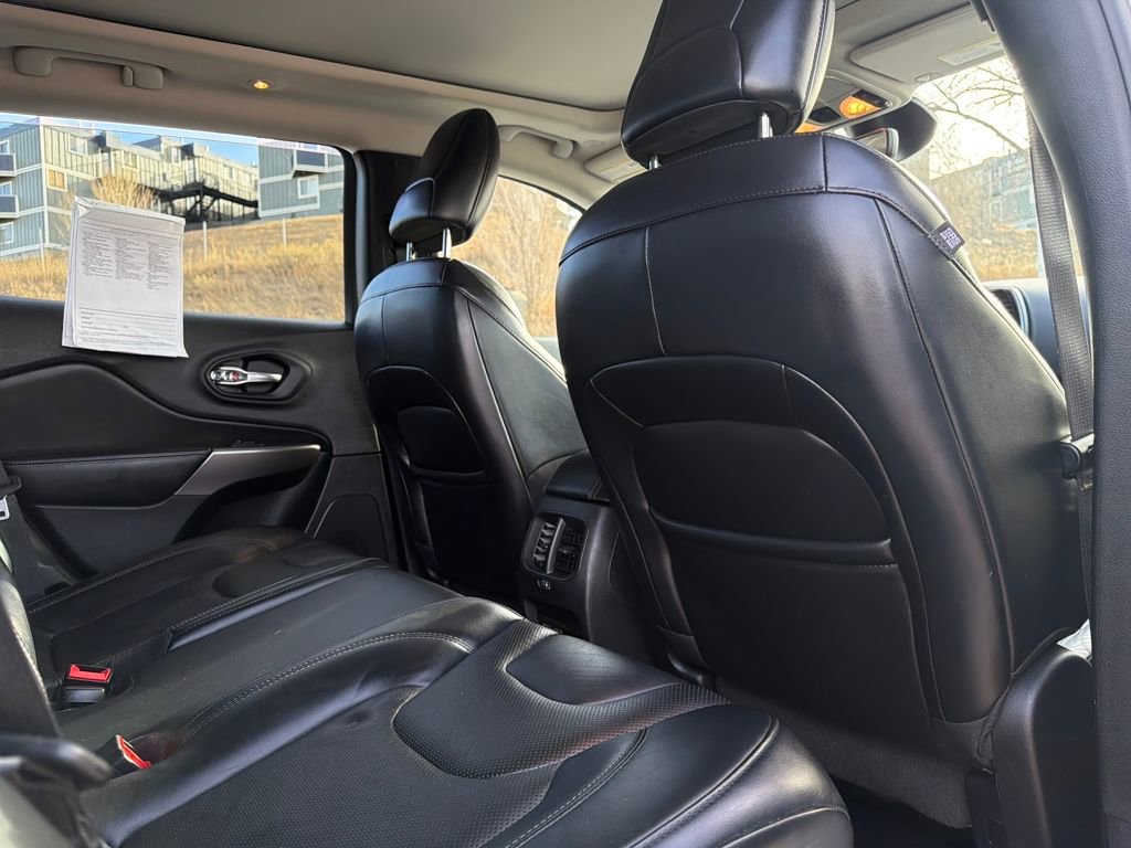 Used 2021 Jeep Cherokee Limited image 27