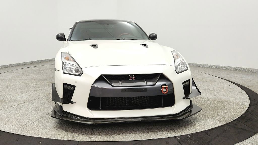 Used 2017 Nissan GT-R Premium w/ Premium Interior Package AWD/4WD image 8