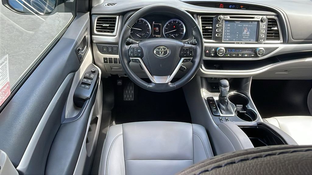 Used 2019 Toyota Highlander XLE w/ Carpet Mat Package (TMS) FWD image 13