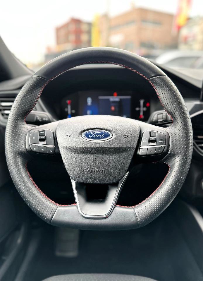 Used 2025 Ford Escape ST-Line FWD image 12