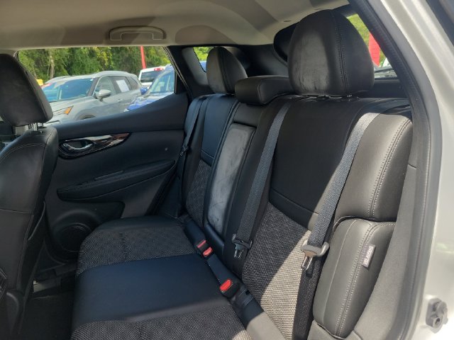 Certified 2021 Nissan Rogue Sport SV w/ Technology Package FWD image 11