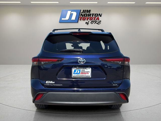 Used 2025 Toyota Highlander XLE FWD image 6